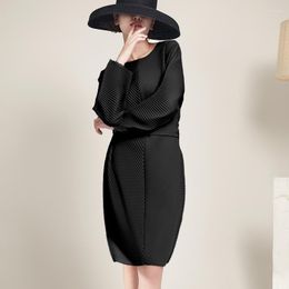 Robes décontractées robe femme manches longues automne 2023 col rond couleur unie à lacets taille Stretch Miyake plissé longueur genou