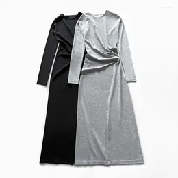 Robes décontractées Femmes Automne et hiver rond couture torsadé couture de taille plissée naturelle à mi-longueur arrière divisé robe mince robe