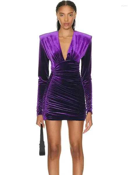 Vestidos casuales Mujeres celebridades Invierno Invierno Sexy manga larga V Neck Velvet Purple Mini Wrinking Vestido 2024 Elegante Cumpleaños de la fiesta de la fiesta de la noche