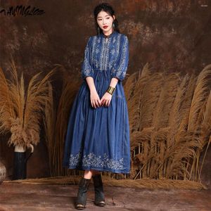 Robes décontractées Femmes Vêtements 2024 Printemps Femme Robes Vintage Trois Quarts Manches Denim Robe Longue Broderie Cordon 82599