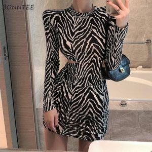 Casual Jurken Dames Ontwerp Sexy Trendy All-match Europese Stijl Eenvoudige Zebra Strepen Nachtclub Herfst Comfortabele Geplooide Vrije tijd