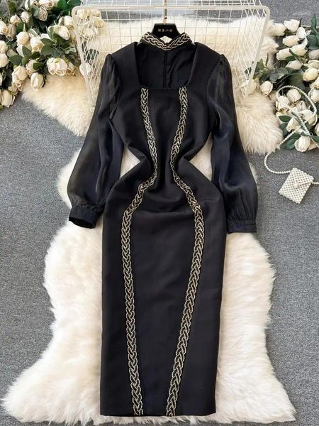 Robes décontractées Femmes Elegant Bodycon Office Lady Black Workwear Square Collar à manches longues perles de printemps Vintage Midi Robe Vestidos