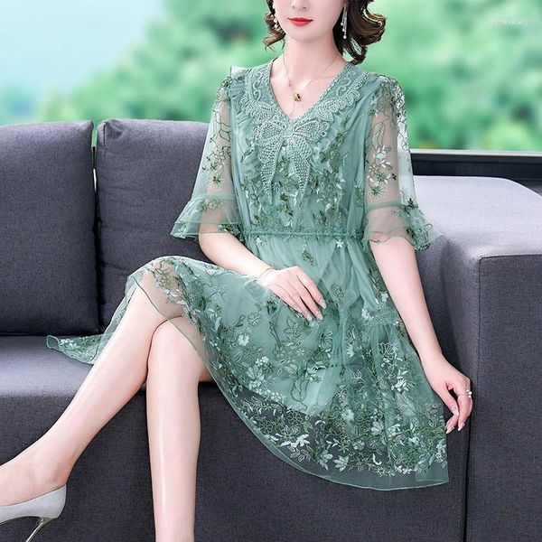 Robes décontractées Femmes broderies Floral Silk Ruffled O-Neck Sexy MIDI Robe Summer Beach Style Butterfly Slevee 2024 coréen Elegant