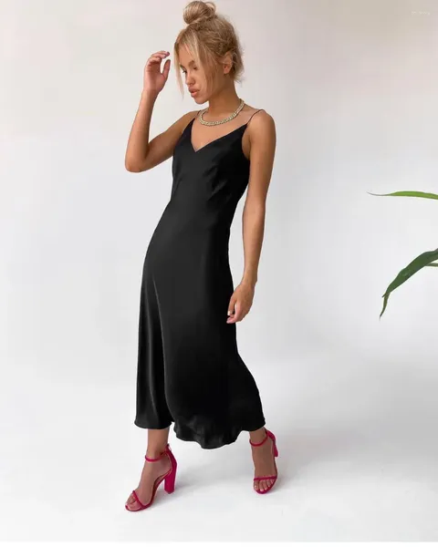 Vestidos casuales mujeres caqui verde negro púrpura rojo vestido de satén 2024 verano sin mangas con cuello en v correa de espagueti largo midi