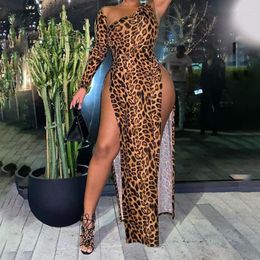 Robes décontractées femmes imprimé léopard longue robe asymétrique une épaule mode les deux côtés haute fendue taille moyenne Sexy fête d'été