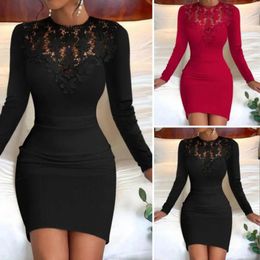 Robes décontractées Femmes Robe à manches longues Robe élégante en dentelle Mini pour gaine ajustée avec col rond taille serrée douce