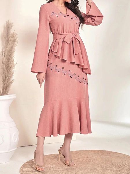 Robes décontractées Femmes Rose Robe longue avec ceinture Mode Manches longues Taille fendue à volants Broderie Fleur Été S M L XL