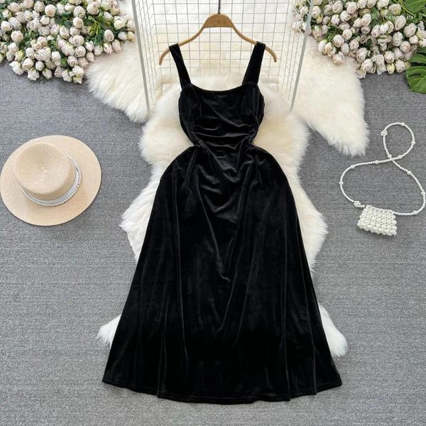 Robes décontractées Robe noire pour femme 2023 Style français Vintage Tempérament élégant A-Line Spaghetti Strap Automne Hiver Longueur de la cheville Velours