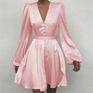 Ontwerper Casual jurken damesjurk feest fasie vrouw kleding vrouwelijke kleding vrouwen satin v nek puff lange mouw elegante herfst 2023 dames kleding