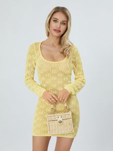 Robe moulante froncée élégante à col en V pour femmes avec détails découpés et manches longues - Parfait pour les soirées Clubbing Night