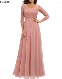 Robes décontractées Robe longue pour femmes Soirée de mariage Vintage Élégant Couleur unie Dentelle Col en V à manches mi-longues Dos nu Fermeture à glissière Femme