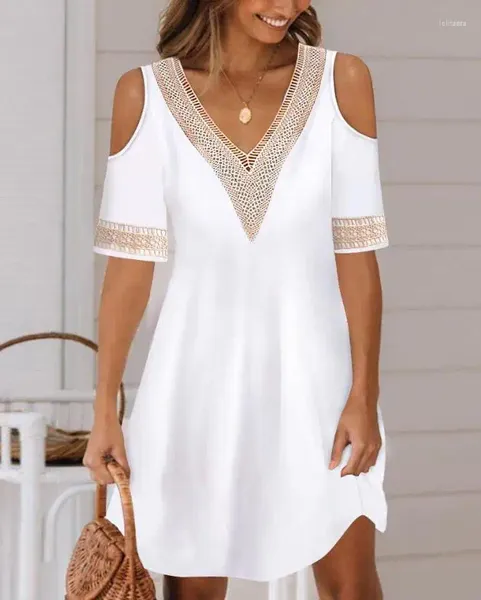 Robes décontractées Robe de style pour femmes 2024 Été Dernier contraste Panneaux de dentelle Épaule froide Demi-manche Vacances quotidiennes Une ligne Jupe courte