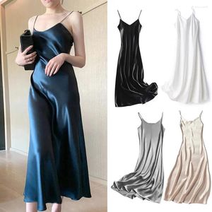 Robes décontractées Femmes Satin Soie Robe de soirée Coupe basse Col V Sexy Spaghetti Sangle Dos nu Robe sans manches Lady Wedding Party Midi