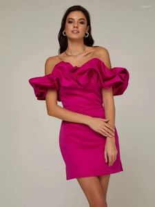 Casual jurken Vrouwen sexy puff van de schouder rode violet feestjurk 2023 elegante beroemde mini satin prom cocktail bodycon