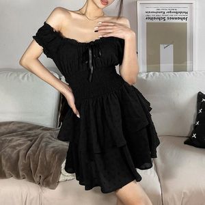 Robes décontractées Femmes Shee Sheat Robe noire sans dos plissé à manches courtes Club Porte Bodycon Mini Vestidos Vestidos Vêtements d'été