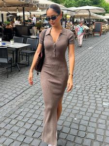 Casual jurken Women Solid Fashion Turn Down kraag Kraag Kort Mouw Knop Side Slit Bodyvormende Streetwear Elegante lange jurk 230412