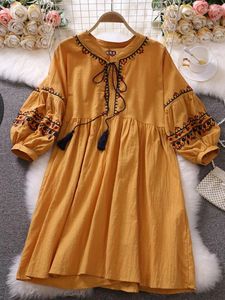Casual jurken vrouwen zomerjurk vintage etnisch borduurwerk v-hals vaat-veter buitenlandse stijl lantaarn mouw los temperament d2799