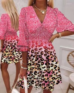 Casual Jurken Dames Zoete Stijl Jurk Roze Contrast Luipaardprint Ruche Zoom Gesmokt Mini 2024 Lente/Zomer V-hals Vakantie Korte Rok