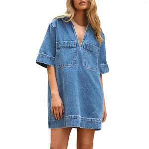 Robes décontractées Femmes Denim Robe Été Col V profond Demi-manche Collier Lâche Jean avec poches Élégant pour les femmes 2024