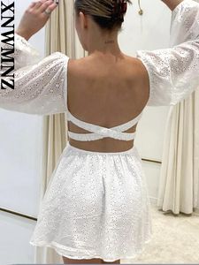 Vestidos casuales XNWMNZ 2023 moda mujer ahueca hacia fuera el vestido bordado vacaciones manga larga burbuja botón frontal espalda abierta mujer Mini