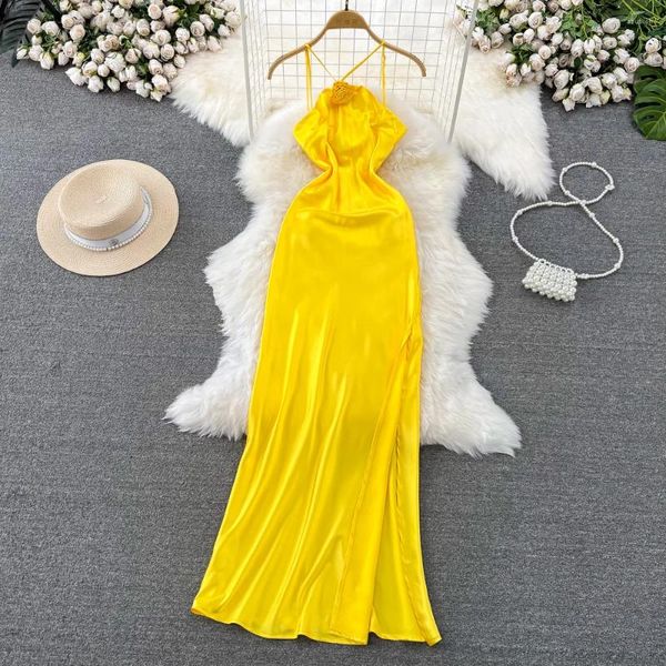 Robes décontractées Robe longue à bretelles spaghetti jaune pour femmes Mode Été Décoration florale Sans manches Dos ouvert Slim High Split Party