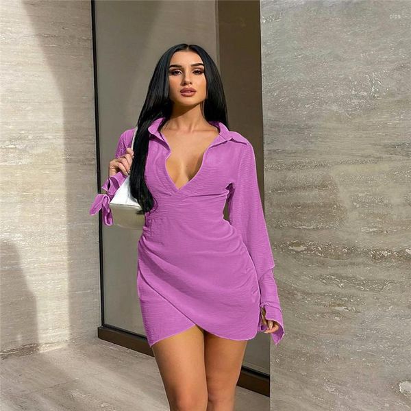 Robes décontractées Les produits de printemps pour jeunes femmes vendent des manches longues et une robe sexy de couleur unie de tempérament de mode en V profond.