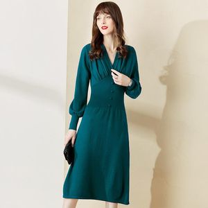 Vestidos casuales Estilo joven Diseñadores de moda Otoño Invierno Manga larga Cuello en V Suéter de lana Vestido Oficina Señora Elegante Vestido Mujer Ropa 2