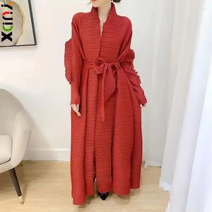 Casual Jurken YUDX Miyake Geplooide Lange Bloemblaadje Mouw Jurk Revers Vest Sjerpen Plus Size Hoge Groen 2024 Winter Vrouwen Kleding