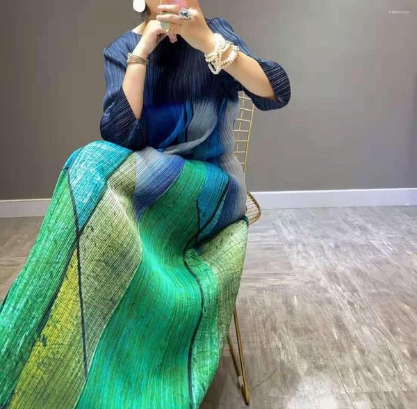 Robes décontractées YUDX Miyake plis automne pour femme 2023 hiver Plus haute couture français Vintage vert casual longue robe Original