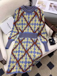 Robes décontractées YuooMuoo Femmes Robe 2024 Automne Hiver Élégant Couleur Patchwork Géométrique Tricoté Pull Dames Moulante Robes