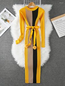 Casual jurken yuoomuoo dames kleden herfst winterstrepen outfits bodycon vestidos sexy geribbelde gebreide trui met lange mouwen met riem