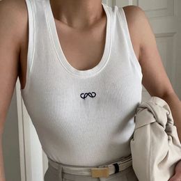 2024 dames borduurwerk gebreide tanktop mouwloze T-shirts ademende trui dames sporttops zomer korte slanke cropped top loewetops dames nieuwe desingn singlet