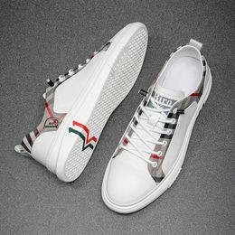 Casual echte lederen schoenen mannen sneakers buiten wandelen Loafers man comfortabel ademende mannelijk lichte schoenen plaid s f a