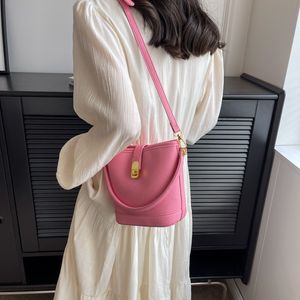 Bolso pequeño informal de mano para mujer, bandolera retro de alta calidad para primavera y verano, bolso de hombro de moda de nicho, 2023