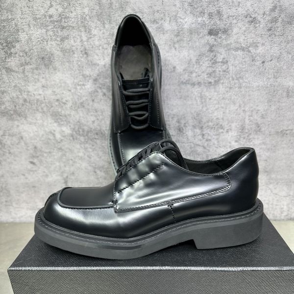 Zapatos de cuero de cordones informales para hombres Tipo de plataforma Cuadrada Tipo de plataforma Marca de metal Tacón grueso sin deslizamiento Sola