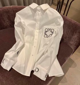 Chemise lâche décontractée élégante lettre brodées Blans pour femmes