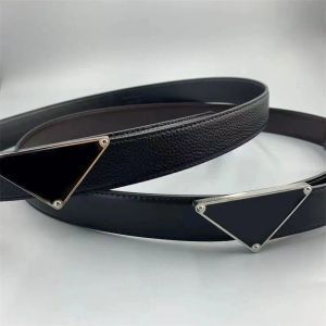 Ceinture de créateur de luxe décontractée femmes en plein air élégant délicat cinturon à la mode unisexe boucle triangle lisse ceintures en cuir noir pour hommes
