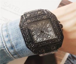 Casual Mens Diamond-bracelettes de bracelet avec cadeau Full Diamond Men Women Designer Watches Couples Iced Out Watch for Roman Numinal Hour M6311556