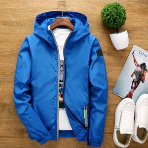 NOUVEAU CASSEMENT Spring et automne coréen Tendance décontractée Sports pour hommes Sports extérieurs Storm imprimé Word Trench Coat Stone Ves à veste