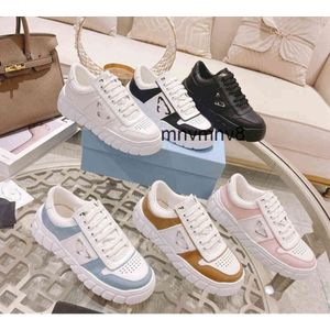 Chaussures décontractées pra décontractées, haut de gamme, nouvelle étiquette pour couple, cravate biscuit muffin, semelle épaisse, petites chaussures P blanches, famille e