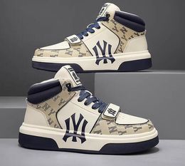 Casual Royal Fashion Embroidery Men Style Party Feest trouwjurkschoenen Designer Ademend lopende sneakers High Top Shoes 36524