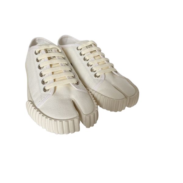 Zapato casual mujer Diseñador zapato tabi Zapato para hombre tabi Zapatillas de deporte Zapatos con cordones de verano Cueros blancos clásicos Parejas de moda unisex