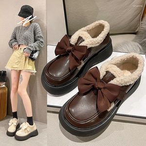 Zapatos informales 2024 otoño e invierno cálido cómodo marea japonés suela gruesa Matsuke pajarita algodón de felpa