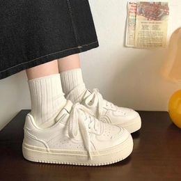 Chaussures décontractées pour femmes, semelle épaisse, respirante, petites chaussures blanches, polyvalentes, sport et planche, automne 2024