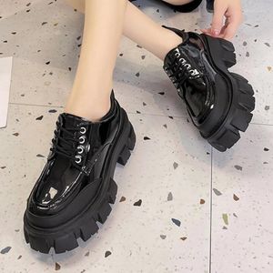 Chaussures décontractées 2024 Automne Femmes Chunky Sneakes HAUTES HAUVEMENT CHAUVISSAND CEIN HAUT HIGH TOP Plateforme Zapatillas de Mujer