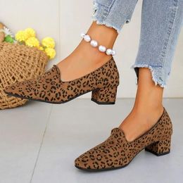 Chaussures décontractées 2024 Marque Brand Women's Slip-On High Heels Fashion Leopard Print Office et carrière Femmes de bouche superficielle