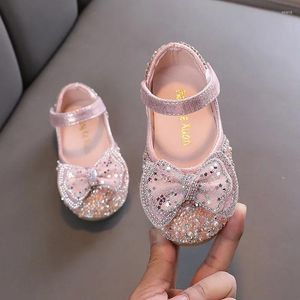 Casual schoenen 2024 Kinderpailletten Bow Leather Spring Girls Rhinestone Princess Cute Kids Soft Bottom Dance Grootte 21-36