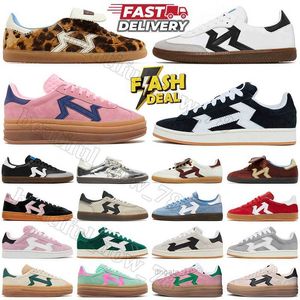 Chaussures décontractées 2024 Chaussures décontractées classiques pour hommes Femmes Plateforme Designer Sneakers Black White Gum rose Velvet rouge Vert Suede Blue en cuir bleu hommes Sports d'extérieur