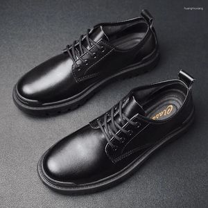Chaussures décontractées 2024 Classic Soft Skate Leather Men Lace-Up Sneakers confortable Oxfords Shoe