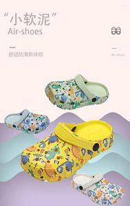 Chaussures décontractées 2024 Clogs Kids Beach Sandals Summer Summer Garden Baby Slippers PEINT PEINT DINOSAUR trous pour garçons et filles